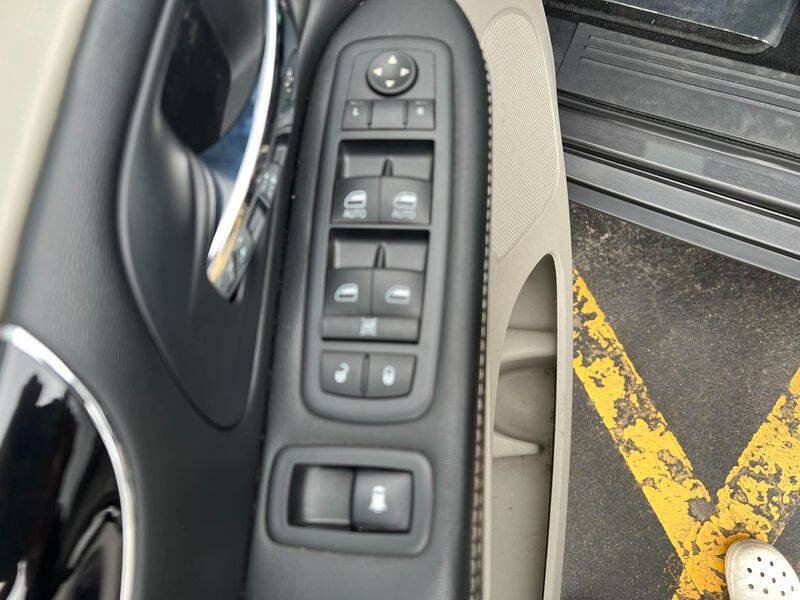 Used 2017 Dodge Grand Caravan SE FWD image 17