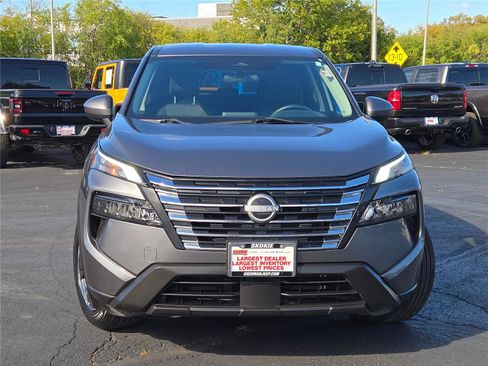 Used 2024 Nissan Rogue SV image 4