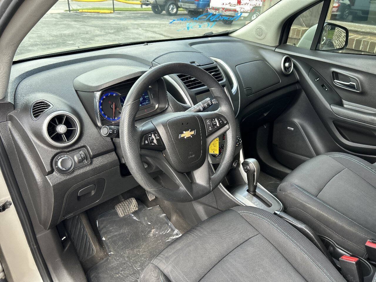 Used 2016 Chevrolet Trax LT w/ LT Sun and Sound Package FWD image 10