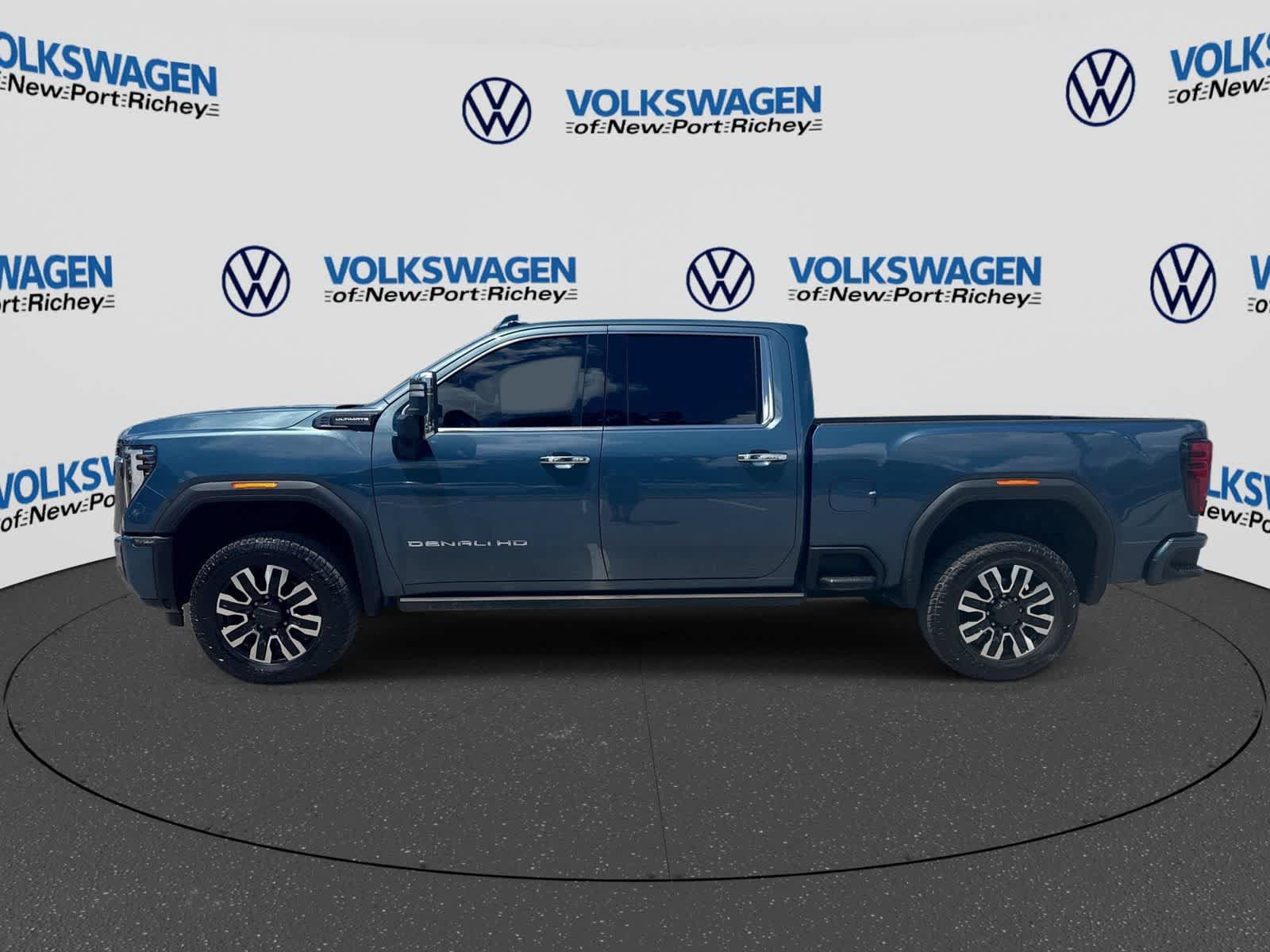 Used 2024 GMC Sierra 3500 Denali Ultimate AWD/4WD image 11