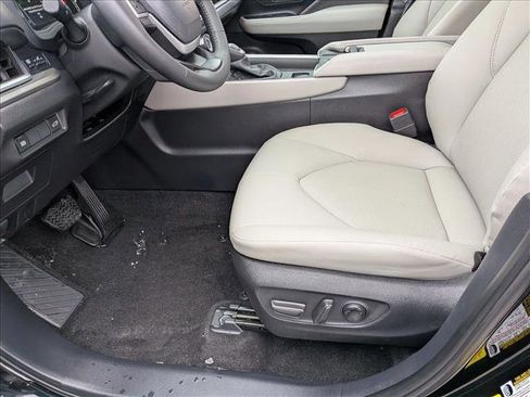 Certified 2025 Toyota Grand Highlander AWD image 15