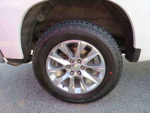 Used 2021 Chevrolet Silverado 1500 LTZ w/ Technology Package AWD/4WD image 12