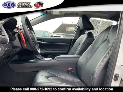 Used 2018 Toyota Camry XSE image 10