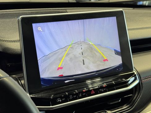 Used 2024 Jeep Compass Trailhawk image 11