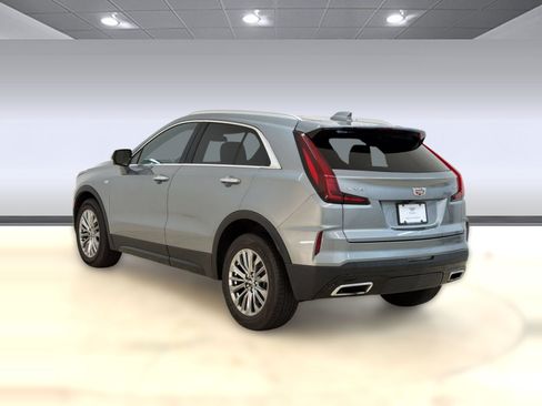 Used 2025 Cadillac XT4 Premium Luxury FWD image 3