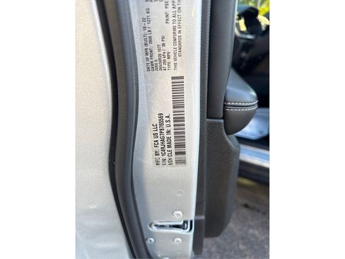 Used 2023 Jeep Grand Cherokee Altitude image 17