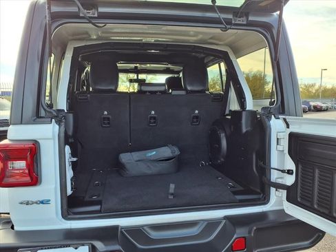 Used 2021 Jeep Wrangler Sahara w/ Cold Weather Group image 14