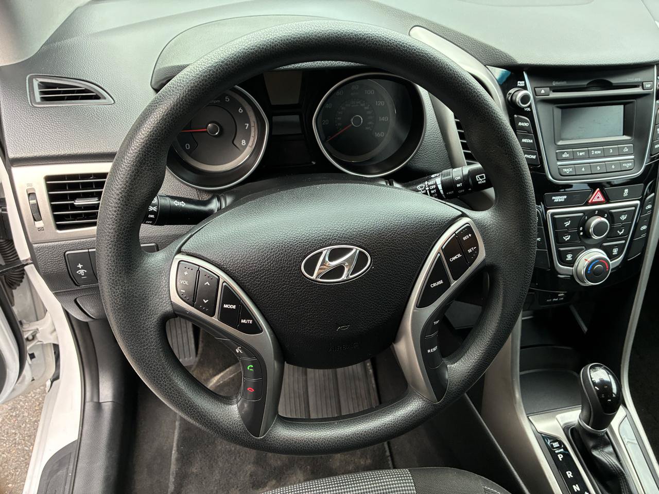 Used 2017 Hyundai Elantra GT FWD image 12