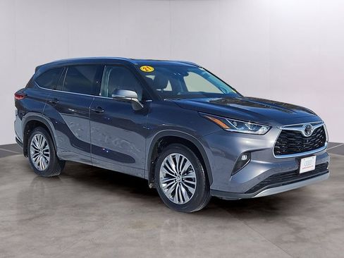 Used 2021 Toyota Highlander Platinum image 3