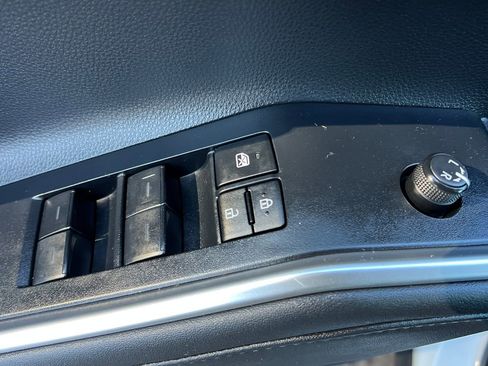 Used 2023 Toyota Highlander XSE image 12