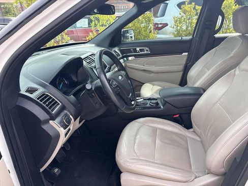 Used 2018 Ford Explorer Limited w/ Equipment Group 301A AWD/4WD image 5