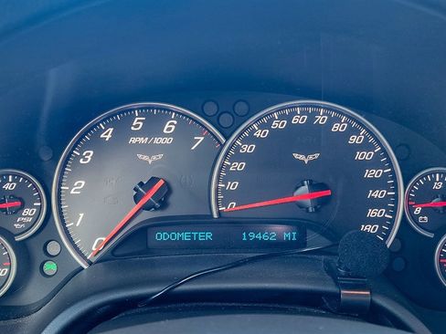 Used 2005 Chevrolet Corvette Convertible w/ Preferred Equipment Group RWD image 21