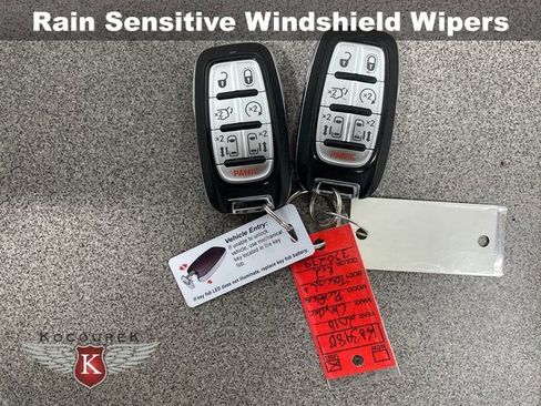 Used 2018 Chrysler Pacifica Touring-L Plus w/ Advanced Safetytec Group FWD image 26