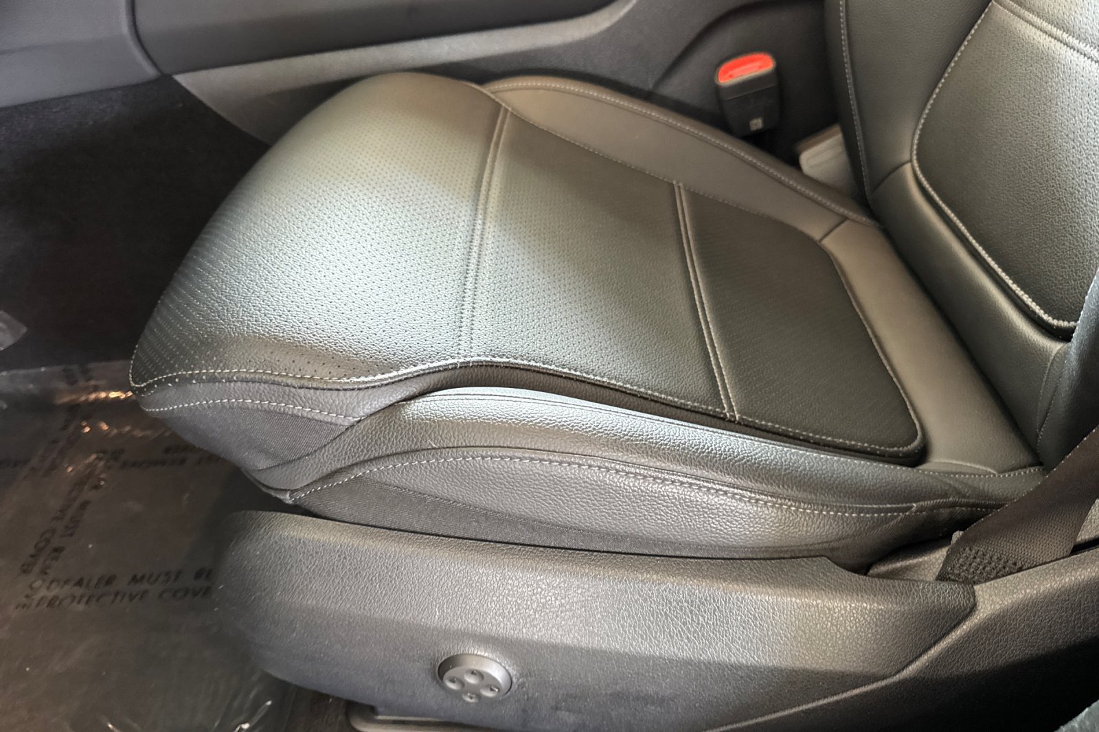 Used 2025 Mercedes-Benz GLC 350e 4MATIC image 13