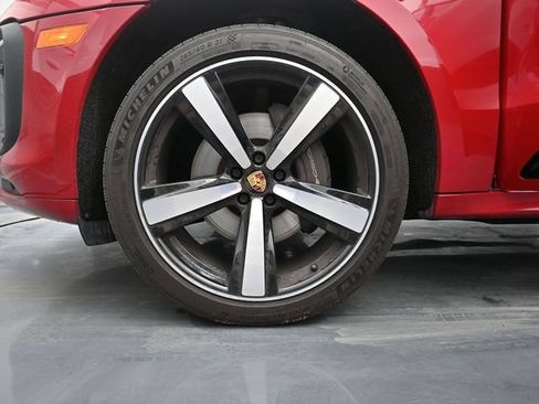 Certified 2022 Porsche Macan AWD/4WD image 6