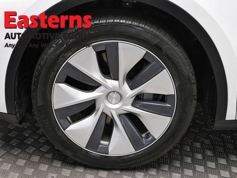 Used 2021 Tesla Model Y Long Range AWD/4WD image 26
