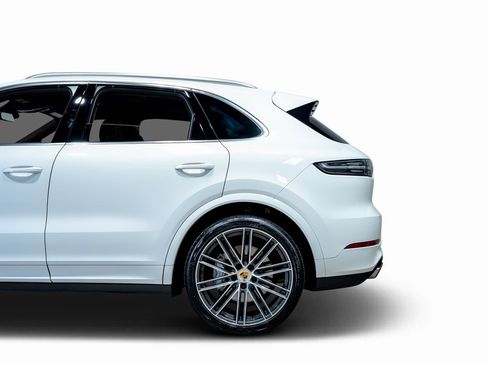 Used 2021 Porsche Cayenne Turbo image 22