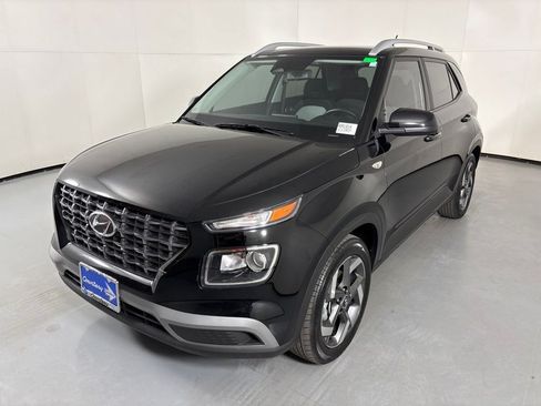 Used 2025 Hyundai Venue SEL FWD image 4