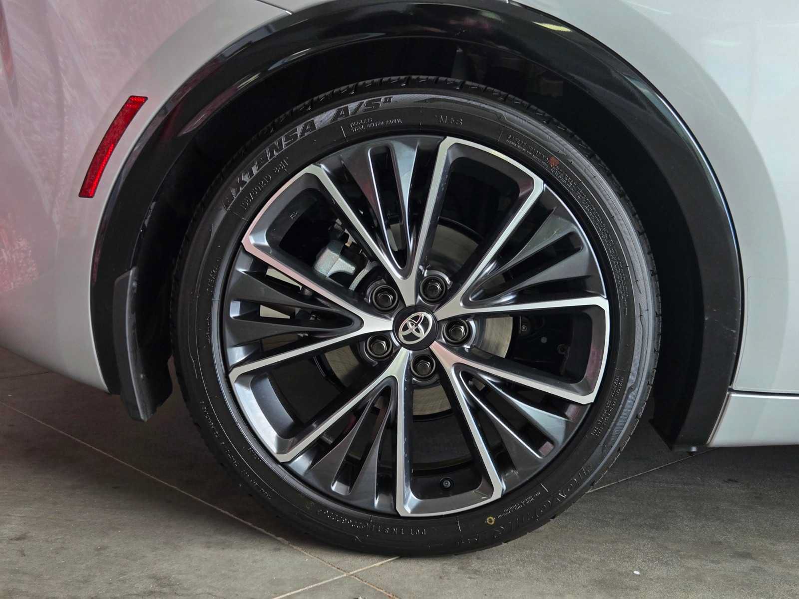 New 2027 Toyota Prius Limited AWD/4WD image 4