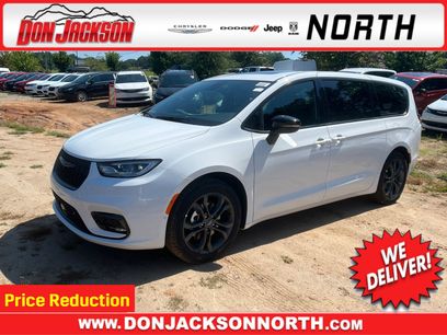 New 2026 Chrysler Pacifica Select