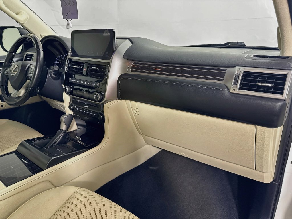Used 2023 Lexus GX 460 Premium w/ Accessory Package AWD/4WD image 37