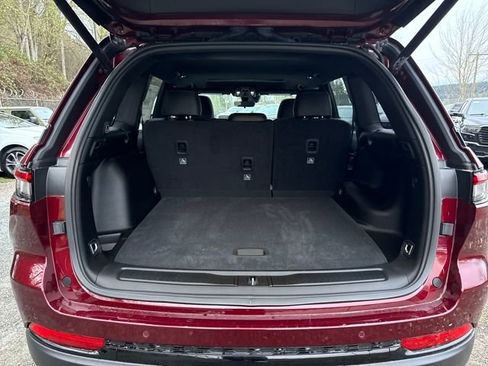 New 2025 Jeep Grand Cherokee Altitude image 12