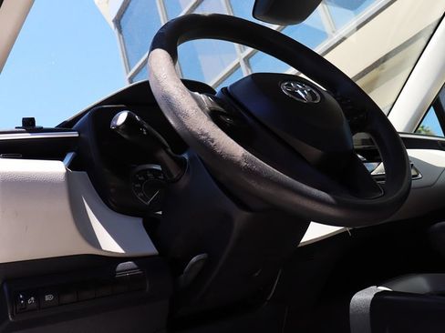 Used 2020 Toyota Corolla LE FWD image 40