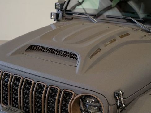 Used 2025 Jeep Gladiator Sport image 17