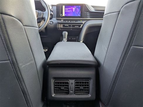 Used 2025 Toyota Camry SE image 30