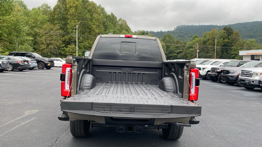 New 2027 Ford F250 Platinum w/ Platinum Plus Package AWD/4WD image 19