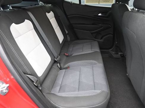 Used 2026 Chevrolet Trax RS FWD image 32