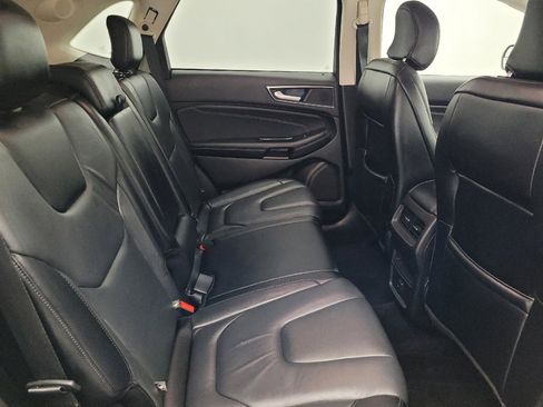Used 2018 Ford Edge Titanium image 19
