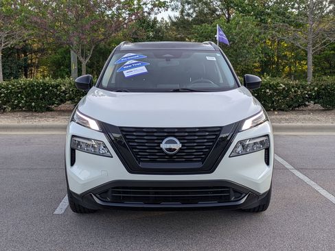 Used 2023 Nissan Rogue SV w/ SV Premium B Package FWD image 9