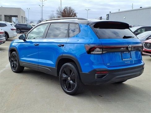 Used 2025 Volkswagen Taos SE image 4