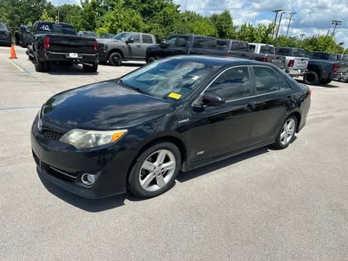 Used 2014 Toyota Camry SE w/ Moonroof Package FWD image 11