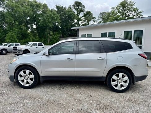 Used 2017 Chevrolet Traverse LT w/ Style and Technology Package FWD image 8