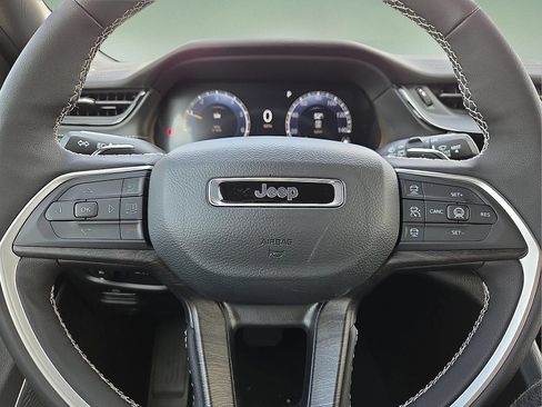 Used 2026 Jeep Grand Cherokee Limited w/ Luxury Tech Group II AWD/4WD image 24