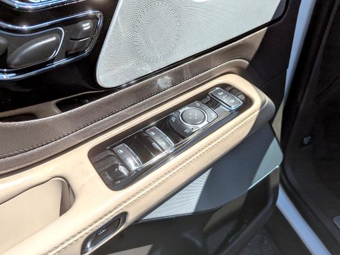 Used 2020 Lincoln Aviator Reserve w/ Equipment Group 202A image 13