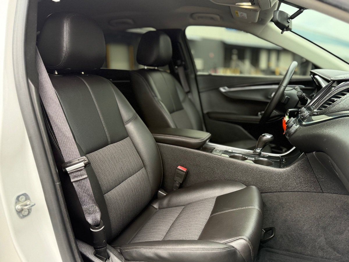 Used 2016 Chevrolet Impala LT FWD image 15