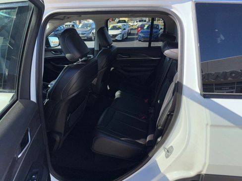 Used 2023 Jeep Grand Cherokee Limited image 9