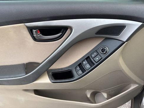 Used 2014 Hyundai Elantra SE w/ Option Group 02 image 9