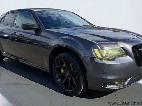 Used 2019 Chrysler 300 S image 7