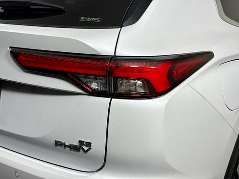 Used 2024 Mitsubishi Outlander SE image 34