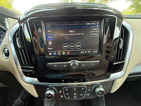 Used 2022 Chevrolet Traverse LS AWD/4WD image 11