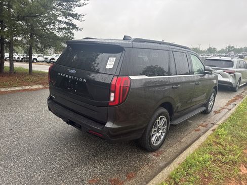 Used 2025 Ford Expedition Active AWD/4WD image 10