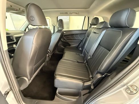 Used 2023 Volkswagen Tiguan SE w/ Panoramic Sunroof Package AWD/4WD image 17