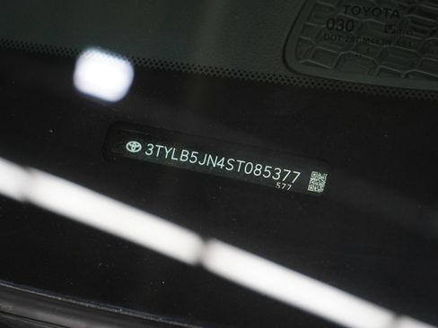 Certified 2025 Toyota Tacoma SR5 image 30