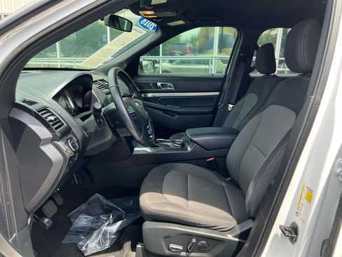 Used 2018 Ford Explorer XLT w/ Equipment Group 201A AWD/4WD image 11