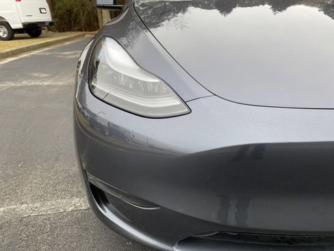 Used 2023 Tesla Model Y Performance image 14