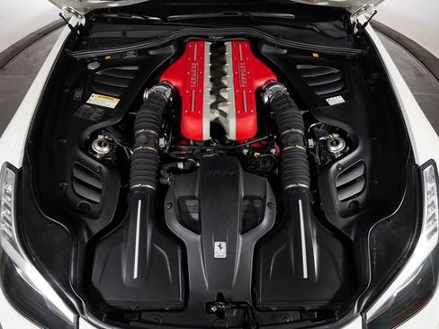 Used 2019 Ferrari GTC4Lusso AWD/4WD image 16